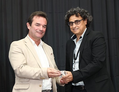 MIPI Alliance Chairman Joel Huloux氏（左）と、Toshiba Electronics Europe GmbH Chief Engineer Ariel Lasry（右）