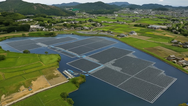 これは、本PPAの対象となる水上太陽光発電設備についての画像です。
