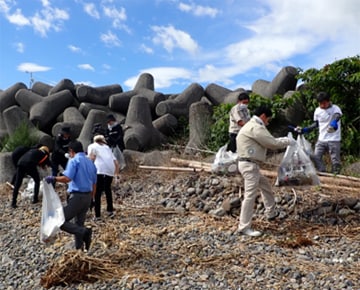 Waste Collection Activities at Unoshima Port (in Cooperation with Local Authorities)