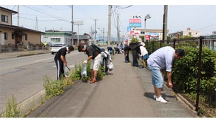 Cleaning up streets in the city center of Kitakami